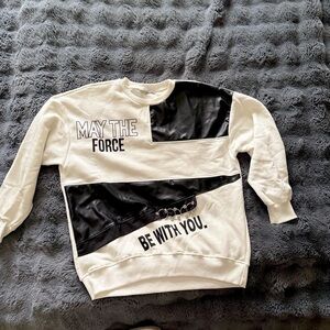 Black and White Graphic Sweatshirt
Size L